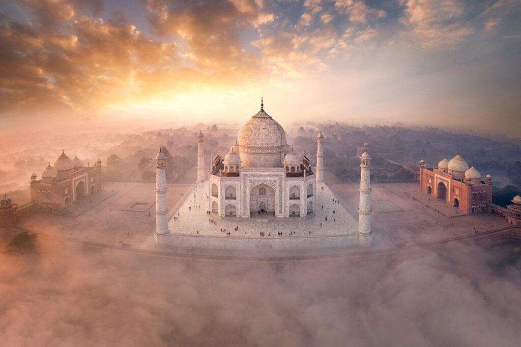 The Taj Mahal at Sunrise: A Timeless Spectacle