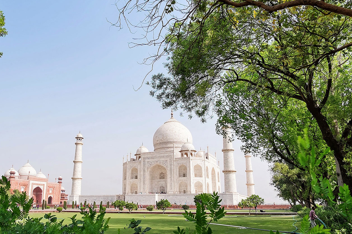 Exploring the Epitome of Love: Guided Taj Mahal Tour from Delhi